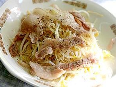 お手軽節約料理！豚バラもやしのレンジ蒸し